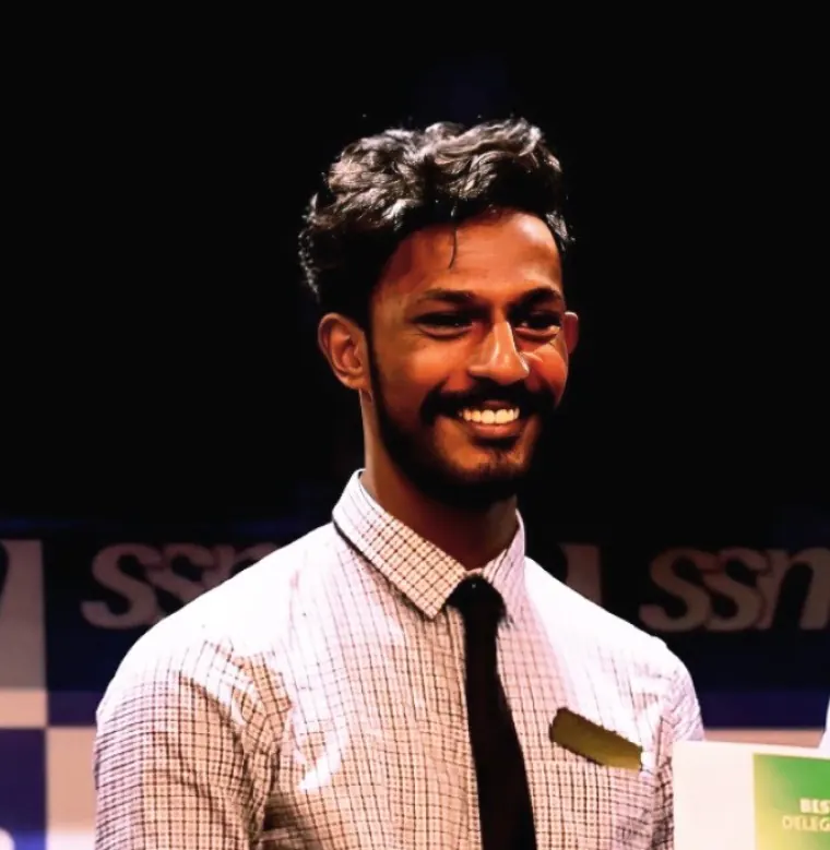 Sidhaanth Dharmadheeran teaching with students